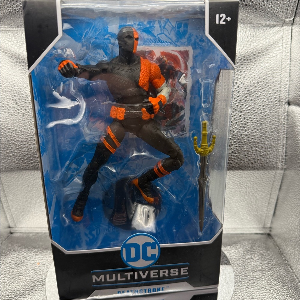7” Deathstroke Action Figure with Sword, Card, and Stand by McFarlane Toys - Picture 5 of 8